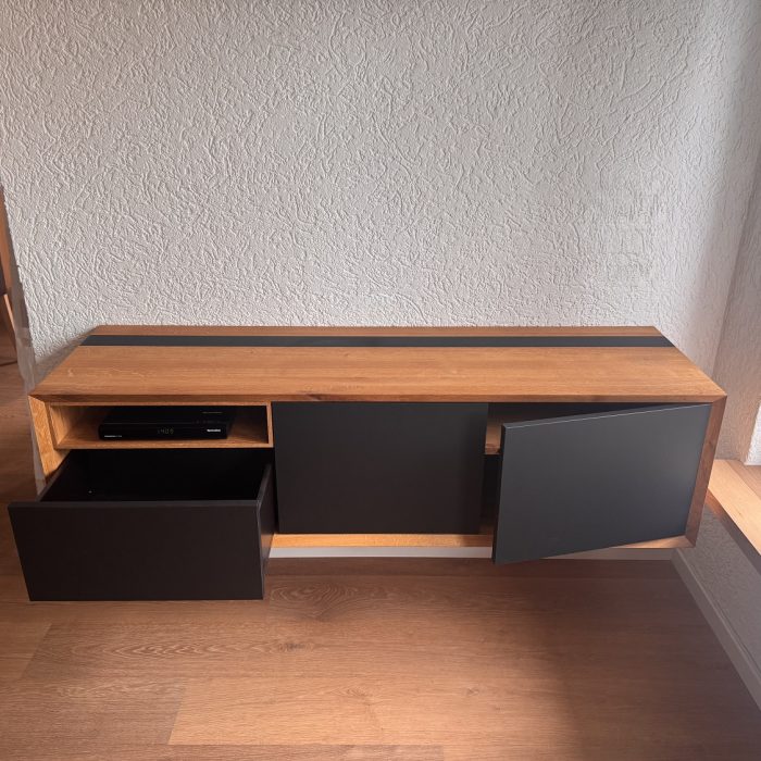 3 Aufteilung mit einem Schubkasten und einer Doppel-Tür